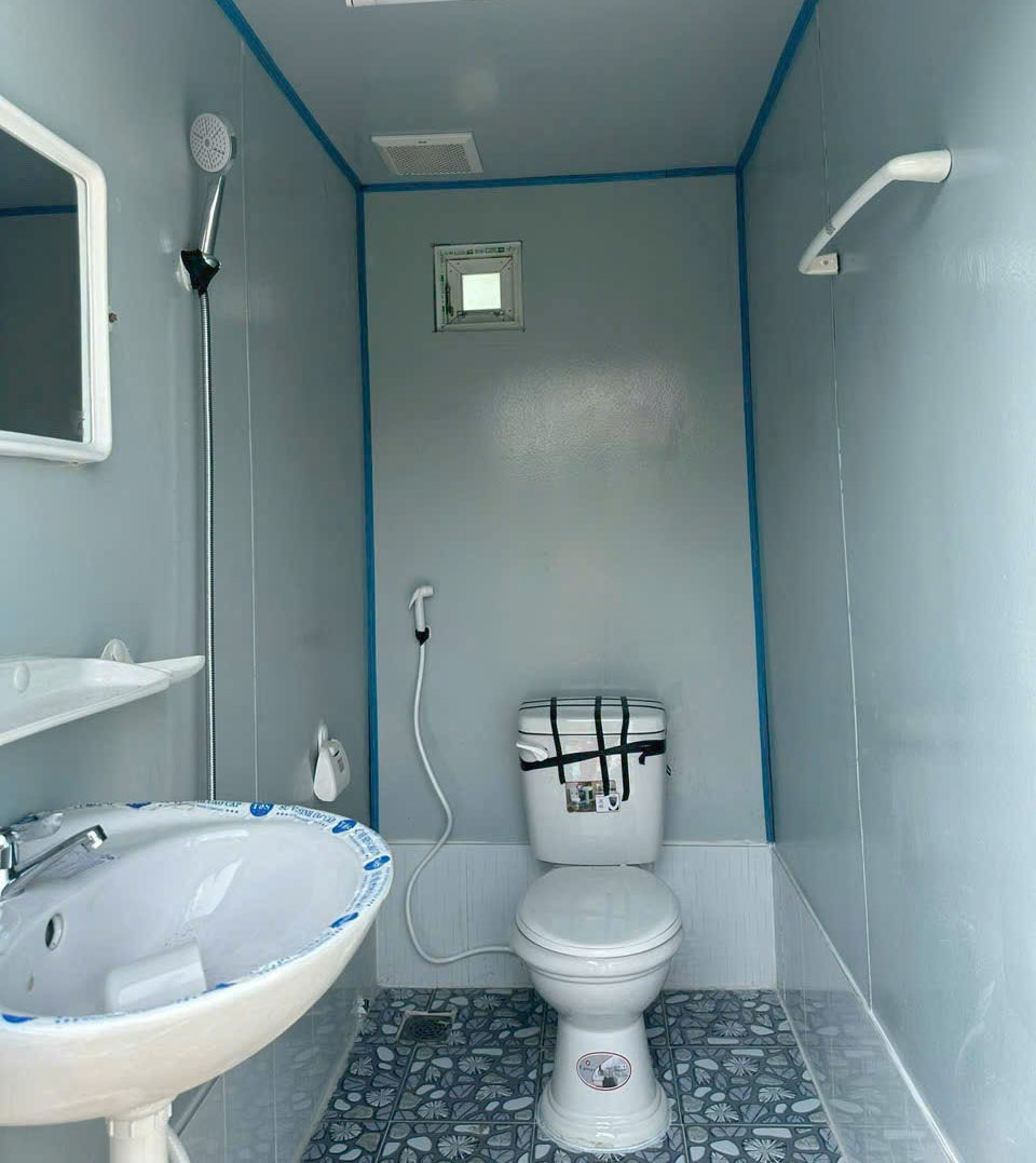 Trang Bị Của Toilet Trong Container Văn Phòng 40 Feet