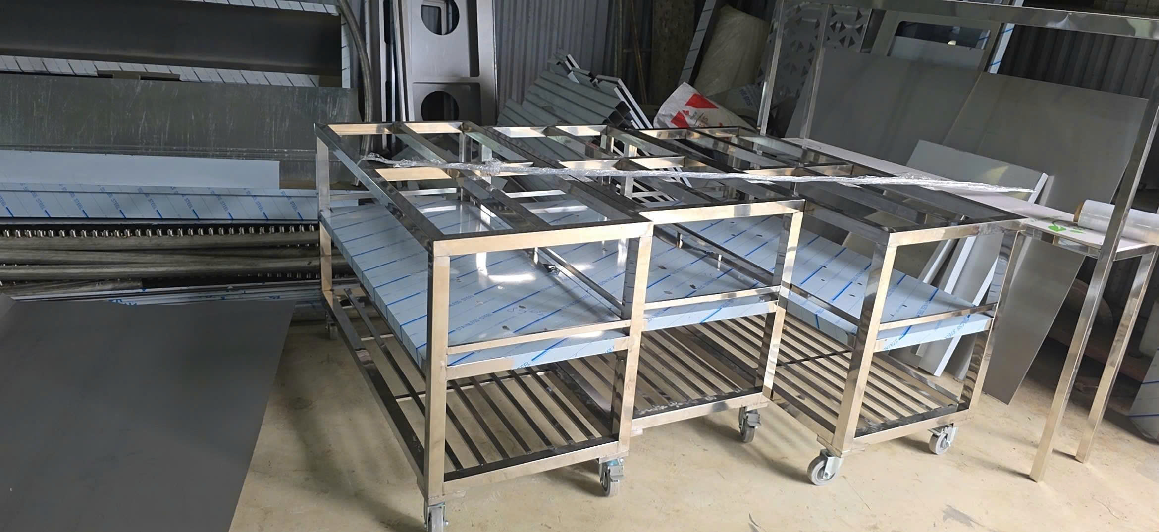 Kệ inox 3 tầng có bánh xe 4 | Inox dân dụng Toán Huệ